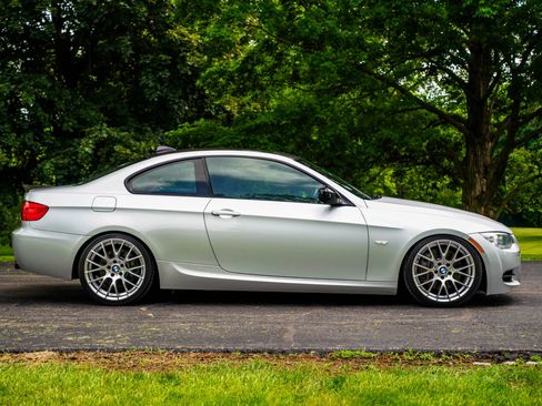 Used 2011 BMW 335is Coupe RWD image 4