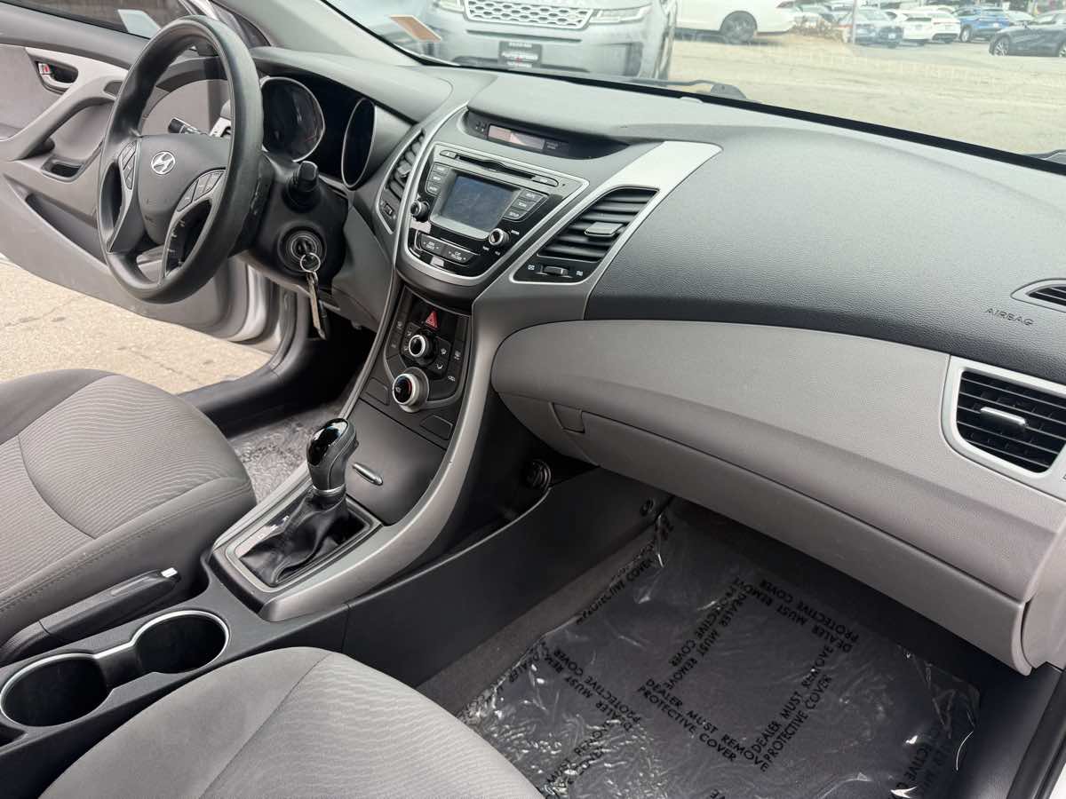Used 2015 Hyundai Elantra SE w/ Option Group 02 FWD image 27