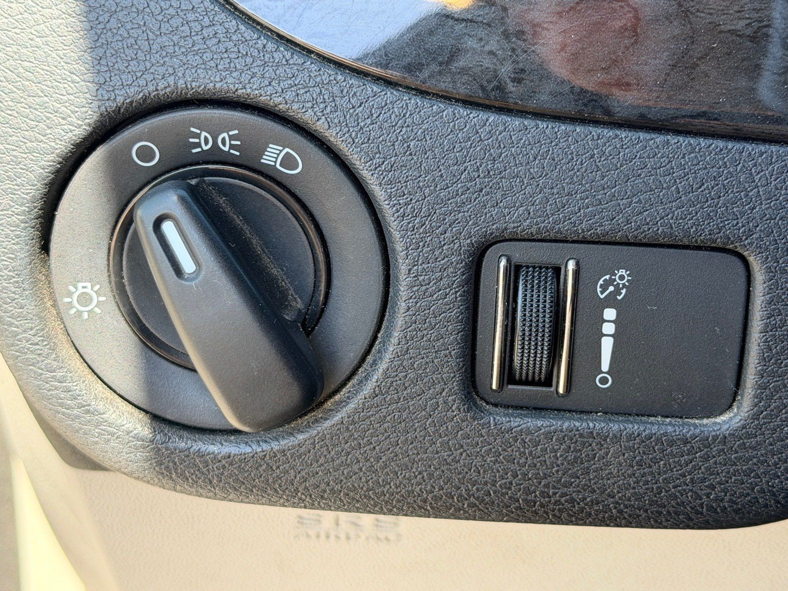 Used 2019 Dodge Grand Caravan SE w/ UConnect Hands-Free Group FWD image 16