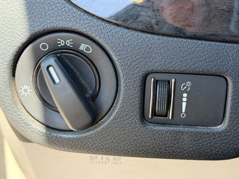 Used 2019 Dodge Grand Caravan SE w/ UConnect Hands-Free Group FWD image 16