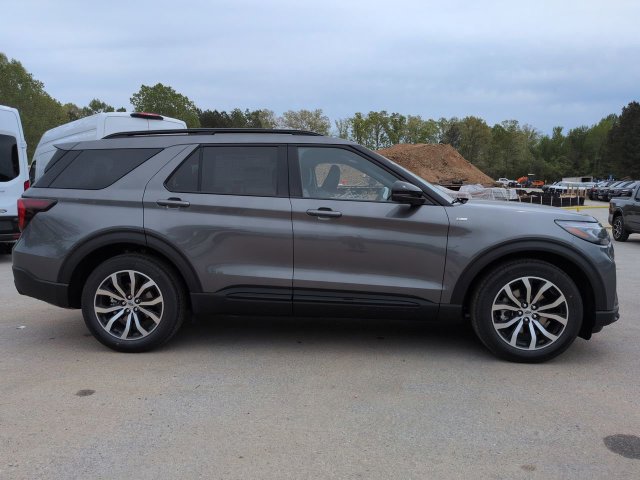 New 2026 Ford Explorer ST-Line RWD image 3