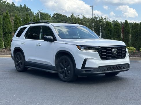 Used 2025 Honda Pilot Black Edition image 2