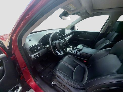 Certified 2023 Honda Pilot Touring image 9