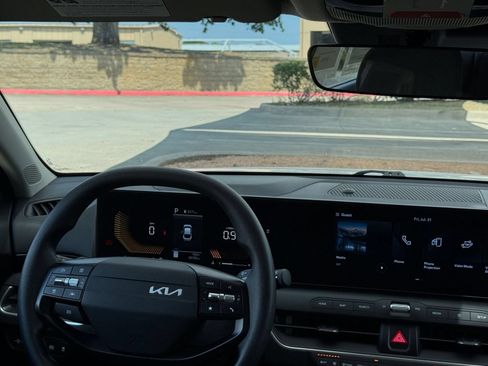 Used 2025 Kia K4 FWD image 36