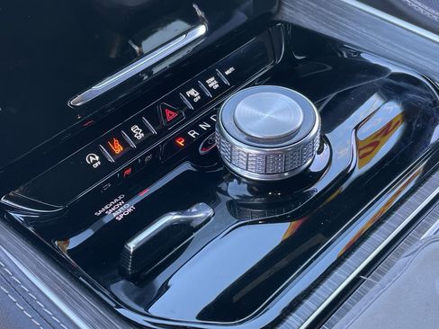 Used 2024 Jeep Wagoneer Series II w/ Flexible Seating Group image 36