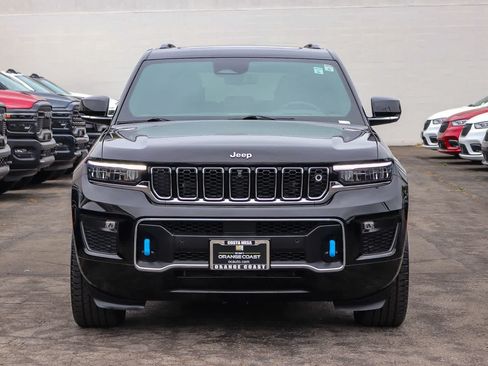 Used 2023 Jeep Grand Cherokee Overland w/ Advanced Protech Group III AWD/4WD image 2