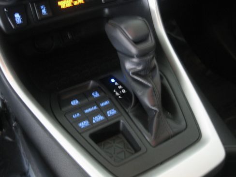 Used 2019 Toyota RAV4 XLE w/ Convenience Package image 18