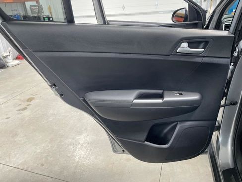 Used 2020 Kia Sportage LX AWD/4WD image 14