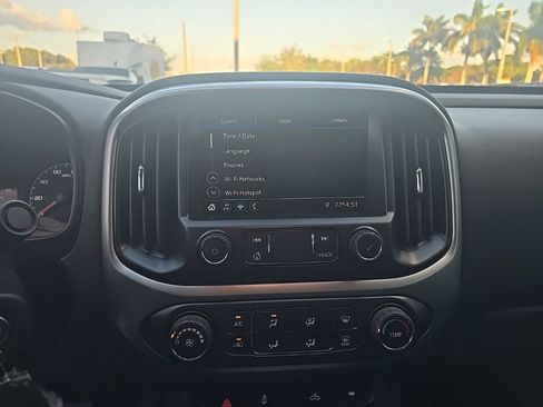 Used 2022 Chevrolet Colorado LT w/ LT Convenience Package image 9