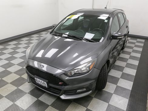 Used 2017 Ford Focus ST image 6