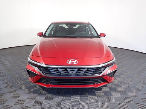 Used 2024 Hyundai Elantra SE FWD image 9
