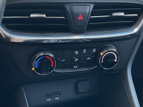 Used 2025 Buick Encore GX Preferred image 31