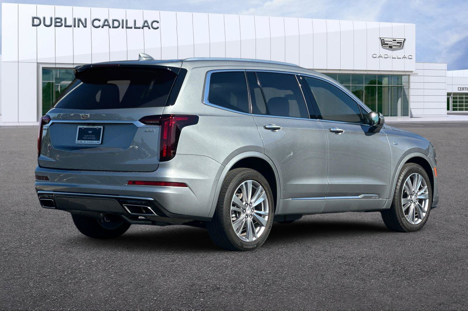 Certified 2024 Cadillac XT6 Premium Luxury w/ Technology Package FWD image 4