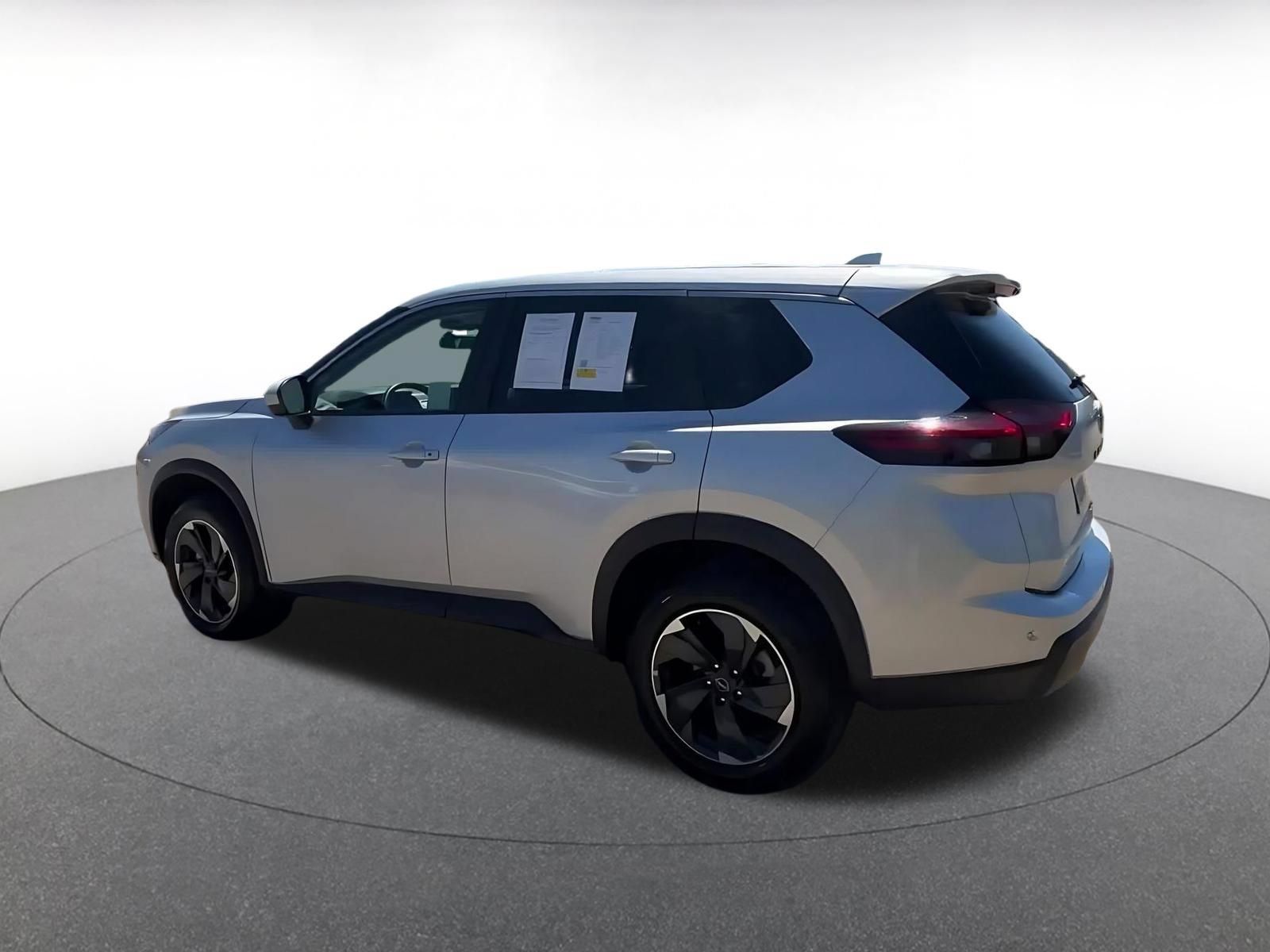 Used 2025 Nissan Rogue SV FWD image 9