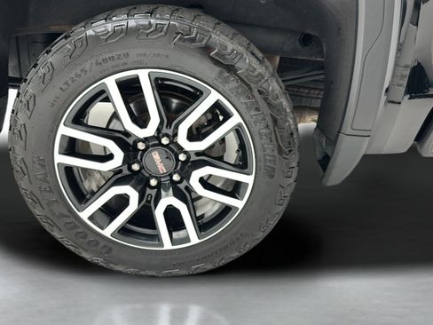 Used 2024 GMC Sierra 1500 AT4 w/ Technology Package AWD/4WD image 11