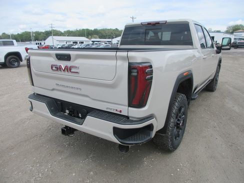 New 2026 GMC Sierra 2500 AT4 w/ AT4 Premium Plus Package AWD/4WD image 5