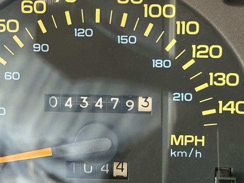 Used 1992 Chevrolet Camaro Z28 RWD image 5