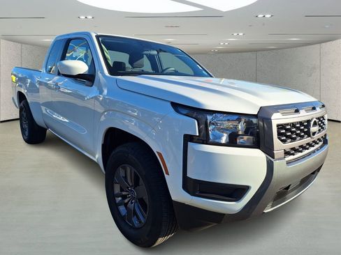 Used 2025 Nissan Frontier SV image 7