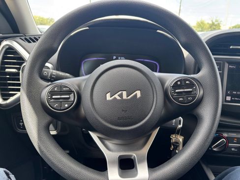 Used 2025 Kia Soul LX w/ LX Technology Package FWD image 25