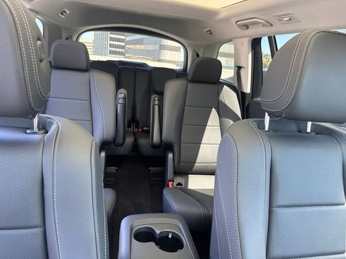 Used 2026 Mercedes-Benz GLS 450 4MATIC w/ AMG Line Exterior image 7