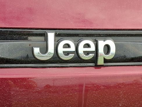 Used 2024 Jeep Grand Cherokee Overland w/ Trailer Tow Package AWD/4WD image 9