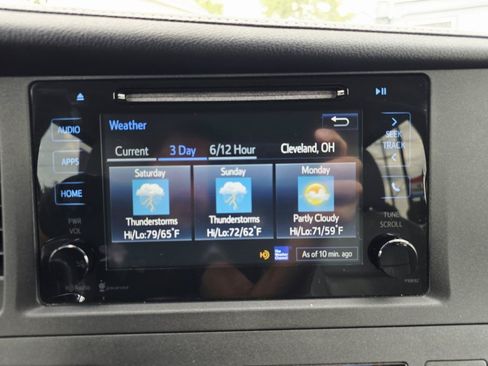 Used 2015 Toyota Sienna XLE FWD image 38
