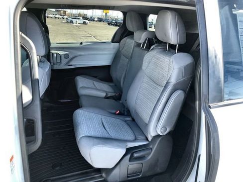 Used 2025 Toyota Sienna LE image 21