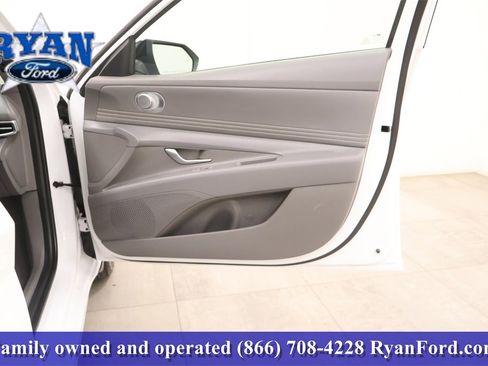 Used 2025 Hyundai Elantra Sport image 14