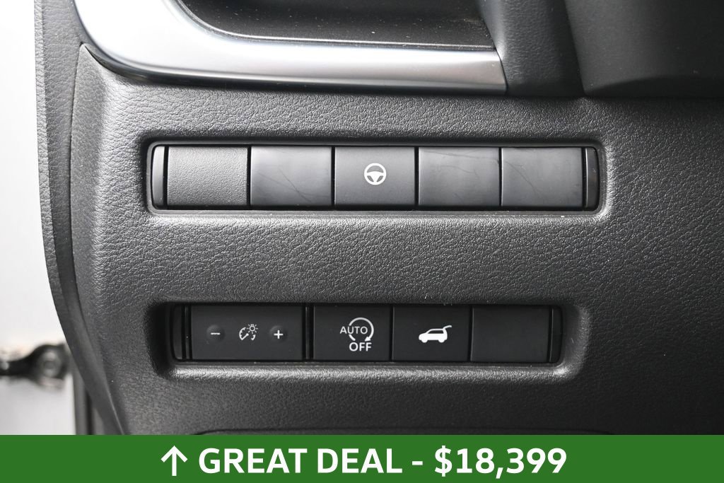 Used 2025 Nissan Rogue SV FWD image 18
