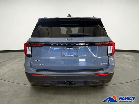 Used 2025 Ford Explorer Active AWD/4WD image 3