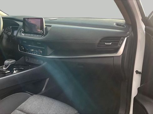 Used 2024 Nissan Rogue SV FWD image 18