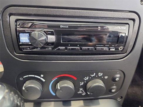 Used 2004 Dodge Viper SRT-10 image 17