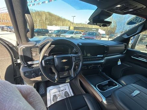 Used 2024 Chevrolet Silverado 2500 High Country w/ Technology Package AWD/4WD image 27
