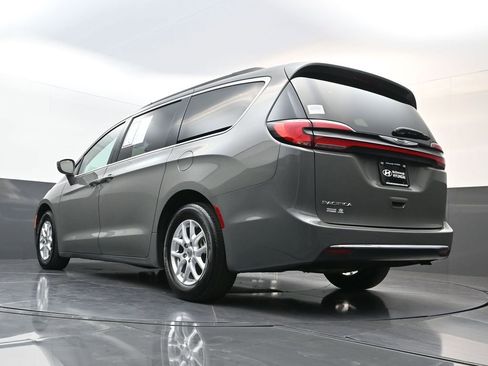 Used 2022 Chrysler Pacifica Touring-L image 30