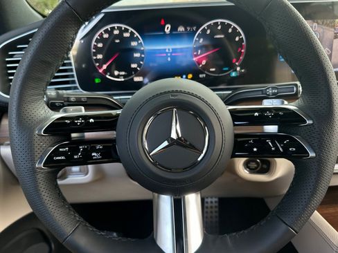 New 2026 Mercedes-Benz GLS 580 4MATIC image 21