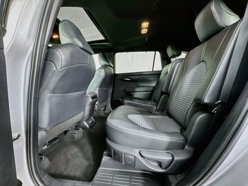 Certified 2025 Toyota Highlander XSE AWD/4WD image 24