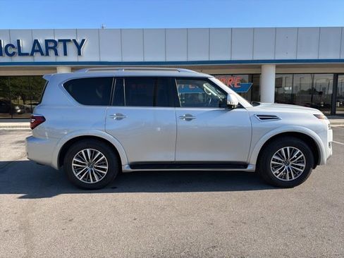 Used 2024 Nissan Armada SL AWD/4WD image 3