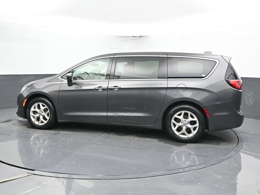 Used 2018 Chrysler Pacifica Touring Plus w/ Tire & Wheel Group FWD image 8