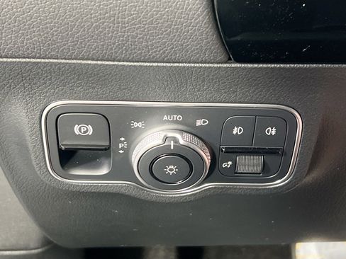 Used 2025 Mercedes-Benz GLA 250 4MATIC image 10