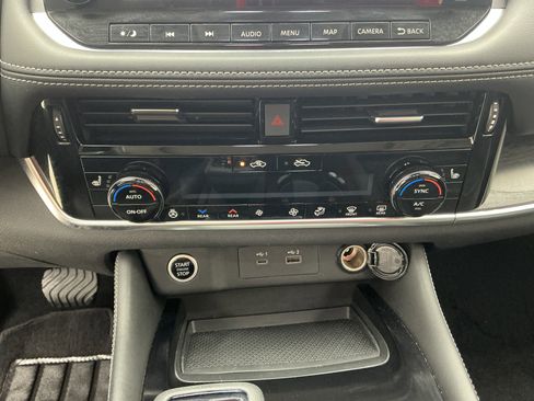 Used 2021 Nissan Rogue SL w/ Premium Package image 12