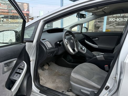 Used 2014 Toyota Prius Two image 9