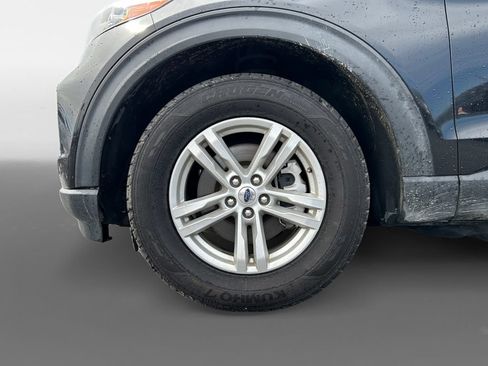 Used 2022 Ford Explorer XLT w/ Equipment Group 202A AWD/4WD image 16