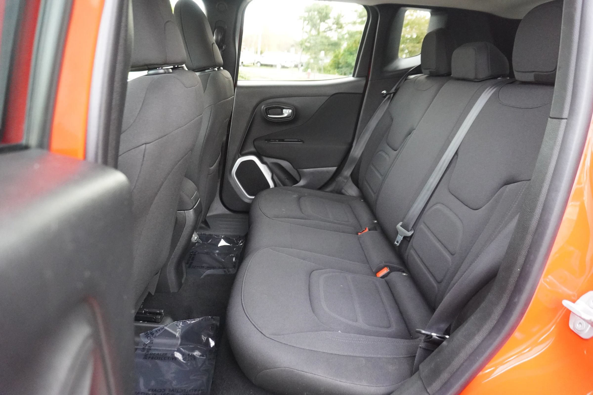 Used 2018 Jeep Renegade Latitude w/ Advanced Technology Group FWD image 10
