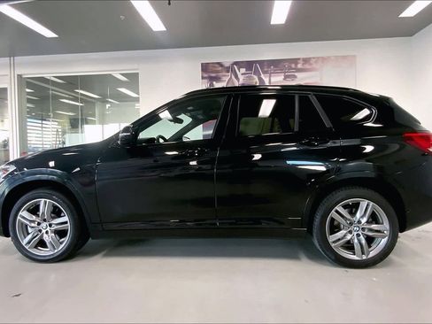 Used 2022 BMW X1 xDrive28i w/ M Sport Package image 3