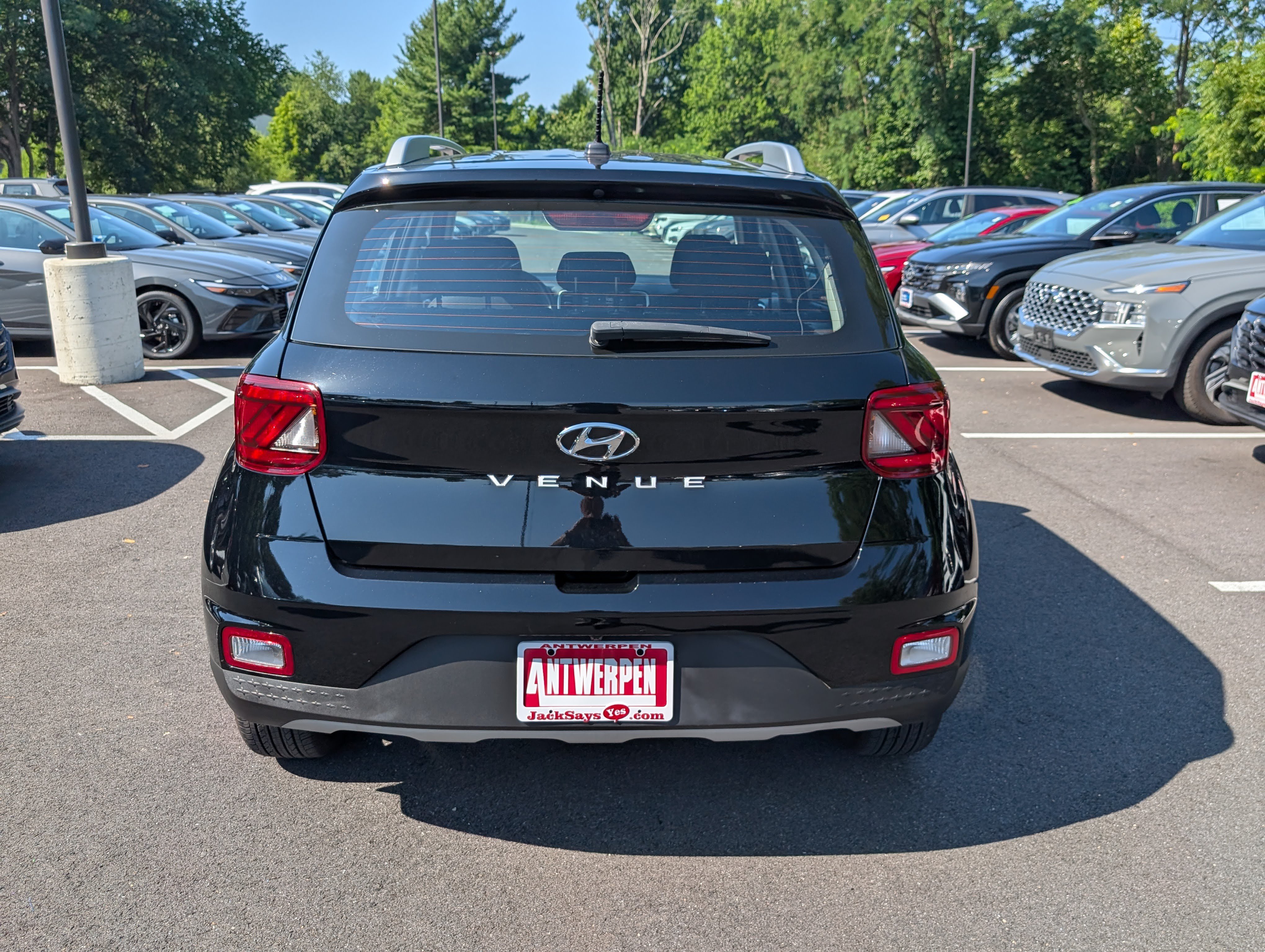 Used 2024 Hyundai Venue SEL FWD image 4