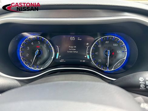 Used 2024 Chrysler Pacifica Touring-L FWD image 15
