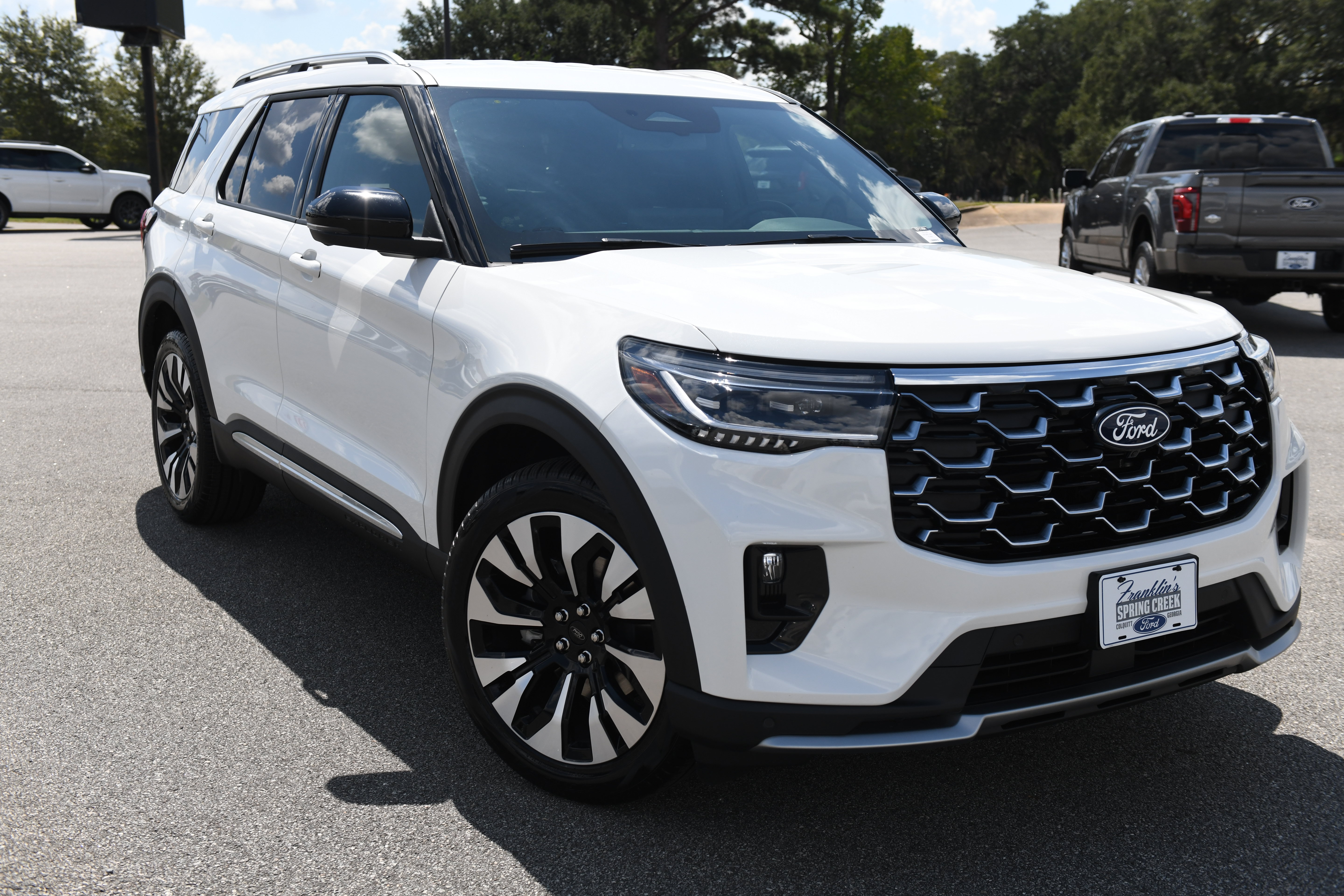 New 2027 Ford Explorer Platinum RWD image 2