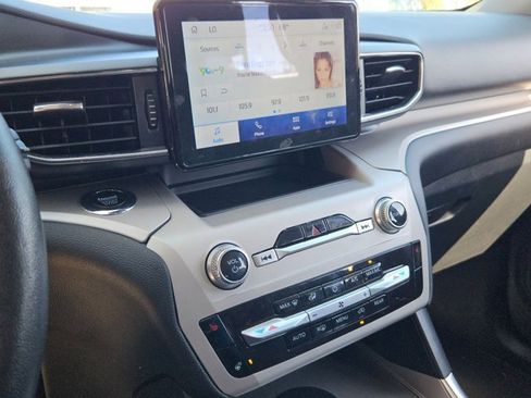 Used 2024 Ford Explorer XLT w/ Equipment Group 202A image 17