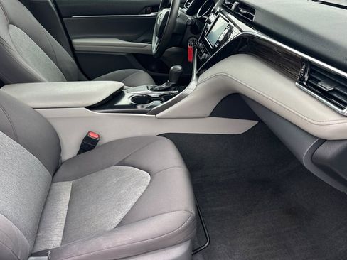 Used 2018 Toyota Camry LE FWD image 15