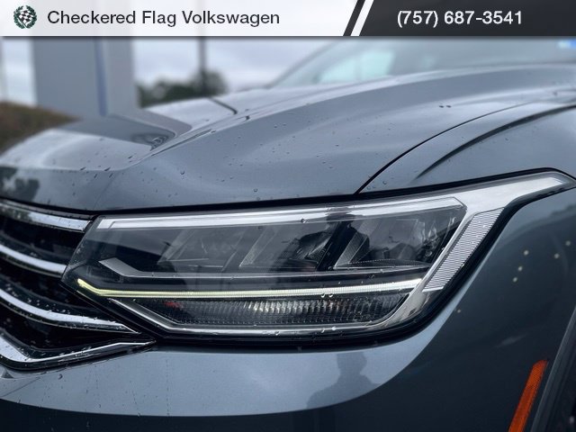 Used 2022 Volkswagen Tiguan SE w/ Panoramic Sunroof Package AWD/4WD image 12
